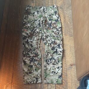 Men's Cargo Hunting Pants - Green Camo